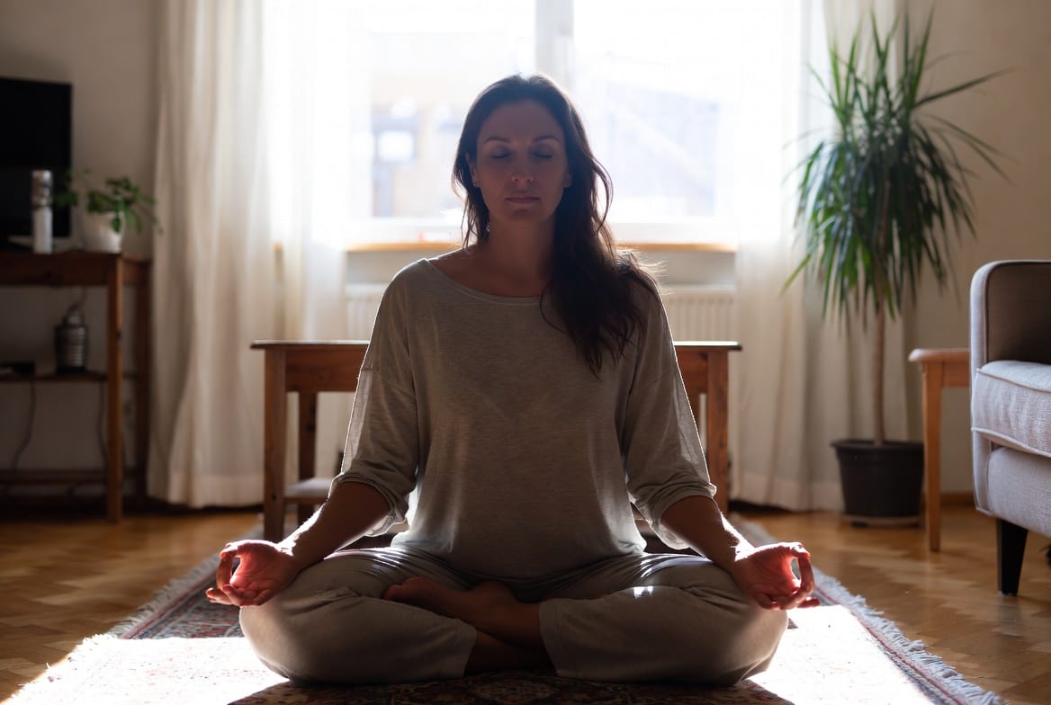 چگونه فشار خون بالا را در خانه کنترل کنیم؟ 2 چگونه فشار خون بالا را در خانه کنترل کنیم؟ - فروشگاه لوازم پزشکی iMedScope